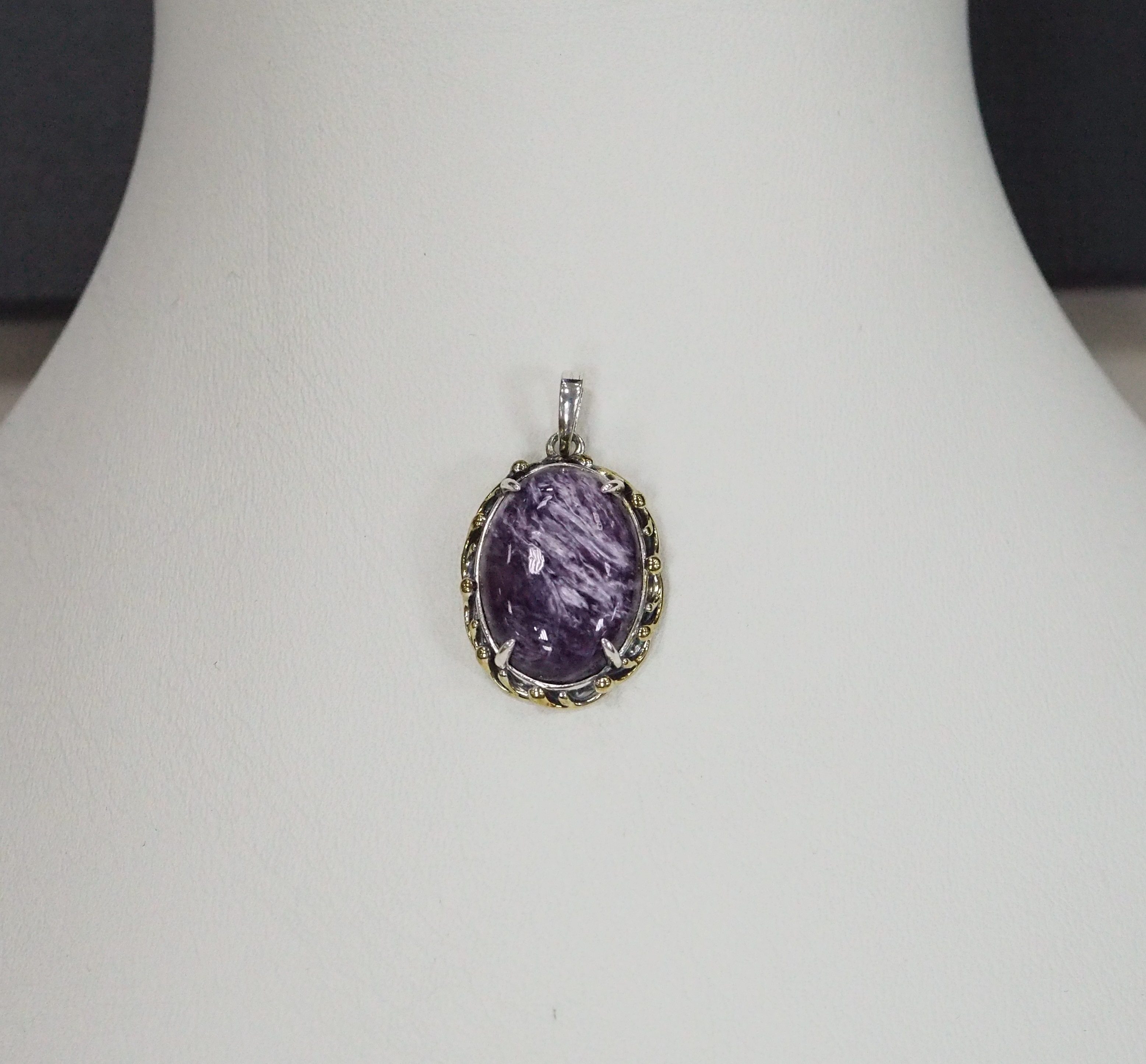 Серебряная подвеска с чароитом